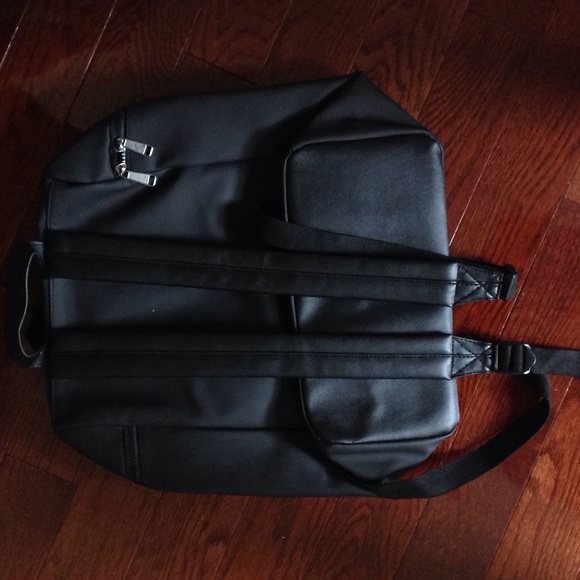 KENNETH COLE BACKPACK - Picture 4 of 5